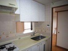 開口を大きくして、会話を楽しめるキッチンに 開口を大きくして、会話を楽しめるキッチンに